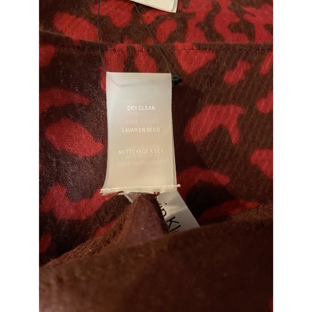 Calvin Klein Soft Infinity Scarf, “Rouge” Print - NWT - Picture 12 of 12